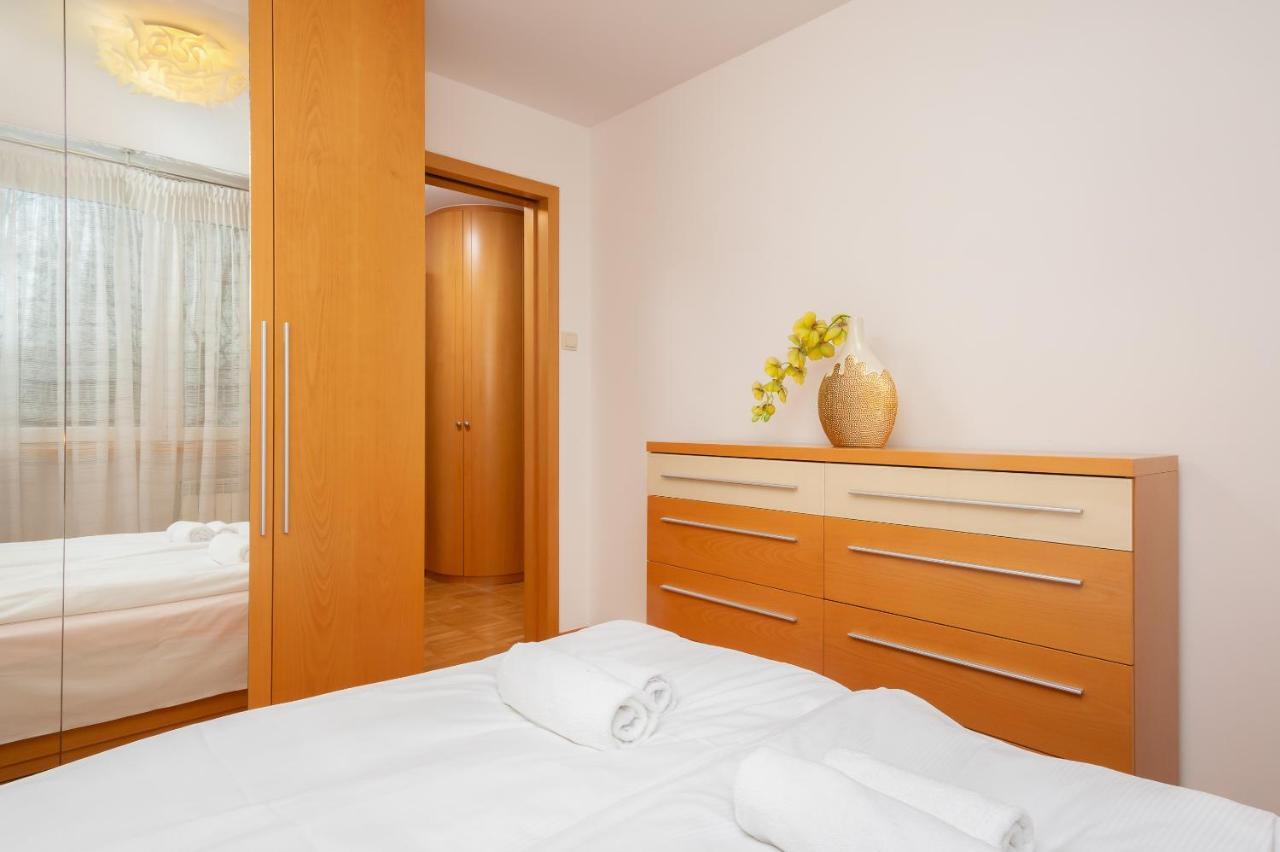 Two-Bedroom Family Apartment Esperanto Next To Klif By Noclegi Renters Warsaw Exterior photo